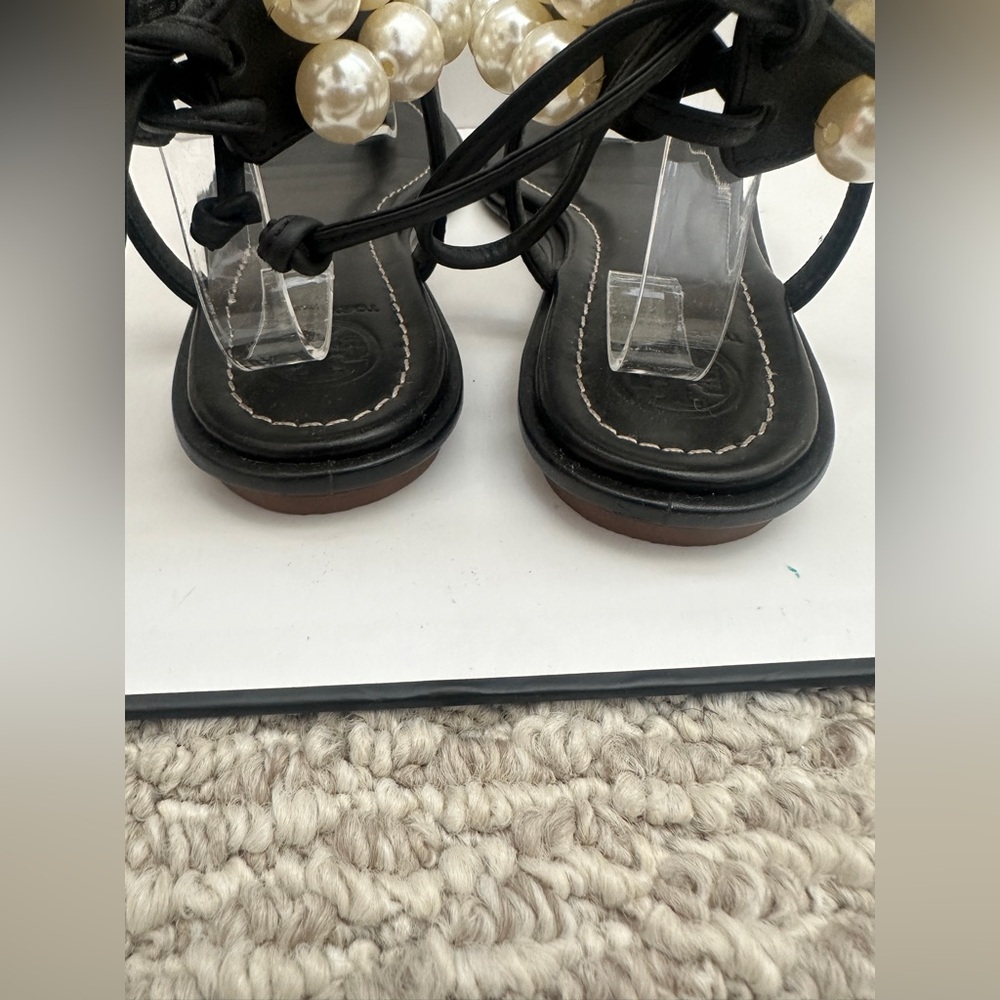 Tory Burch Melody black leather sandals gold-tone hardware pearl accents Sz 38 - Picture 6 of 11